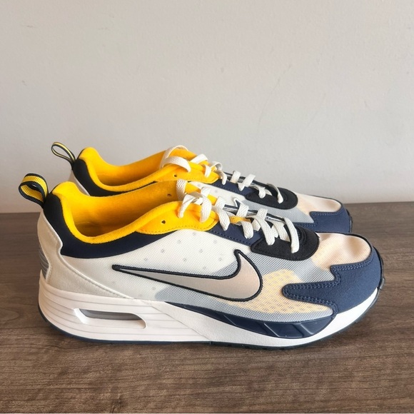 Nike Air Max Solo Michigan Wolverines Men's Shoe Size 10.5 SKU#243599 - Picture 1 of 10